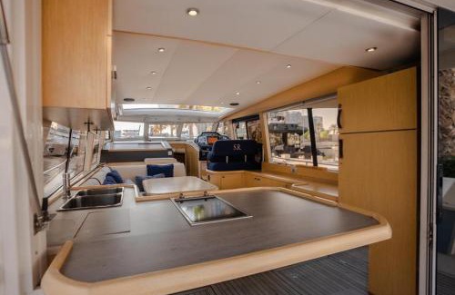 Jumeirah Boat Rental | Yacht Experience - Stella Romana