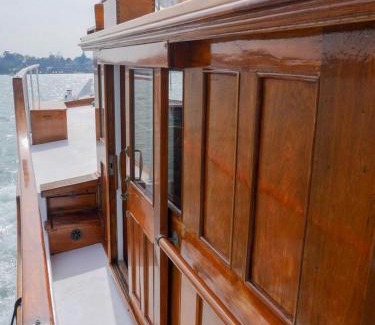 Intra Muros Boat Rental | Yacht KARABOUDJAN