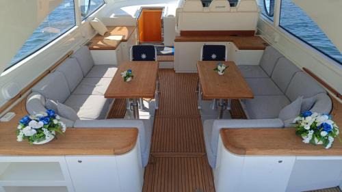 Portisco Boat Rental | Yacht Rizzardi 23 metri 4 cabine