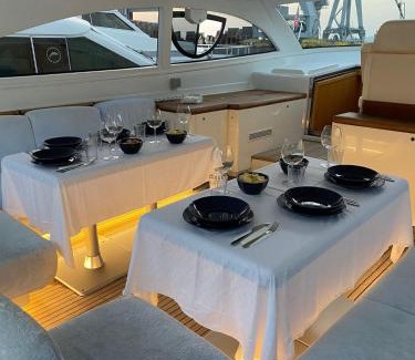 Portisco Boat Rental | Yacht Rizzardi 23 metri 4 cabine