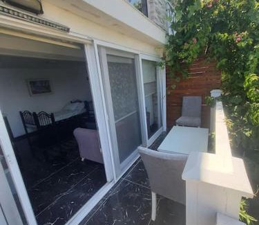 Dagbelen Apartment | Yalıkavak'ta site içi özel iskele havuzlu suit oda