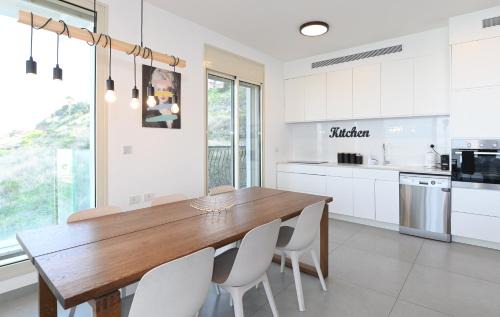 Tiberias Apartment | Yalarent Europe apartments- Luxury big apartmens with lake view