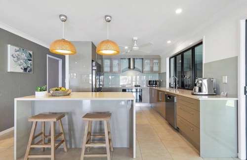 Mooloolaba House | YALL24-Waterfront Beauty Resort Style Private Home