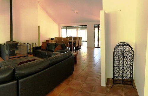 Yallingup House | Yallingup Marvellous Marrinup Pet Friendly Home (Just off Caves Road)