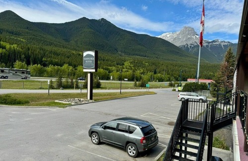 Canmore Condo | Yam 23 - Upper Studio with King