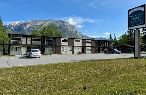 Canmore Condo | Yam 23 - Upper Studio with King