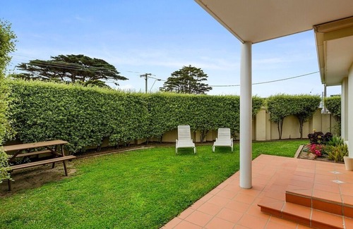 Mornington House | YAMINGA - Bay Views on the Esplanade