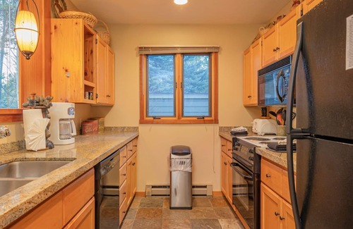Moose Wilson Road Condo | Yampa 2414: The Aspens-Beautiful Sunny 1st Fl Condo-Large Family Rm