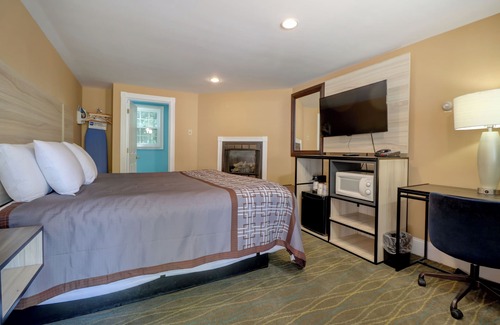 North Conway Hotel | Yankee Clipper Inn, SureStay Collection by Best Western
