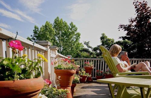 Historic Hill Hotel | Yankee Peddler Inn