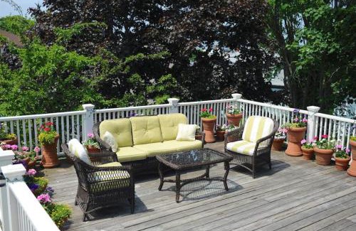 Historic Hill Hotel | Yankee Peddler Inn