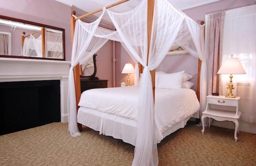 Historic Hill Hotel | Yankee Peddler Inn