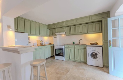 Kassiopi Apartment | Yannys Beach House