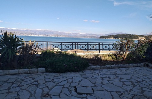 Kassiopi Apartment | Yannys Beach House