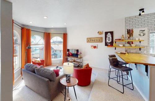 Historic Bayfront House | Yaquina Bay & Bridge Views! Watch the Boats! Kitchen is a culinary delight! Unit 5