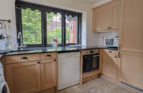 Lyme Regis Cottage | YARD COTTAGE, family friendly, with open fire in Lyme Regis