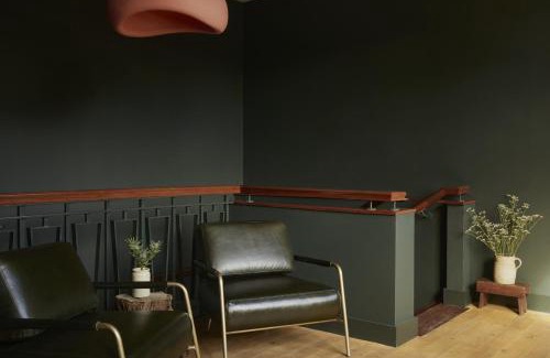 Ballycastle Apartment | Yarn - Milo Deluxe King Suite
