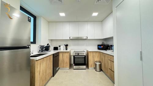Abu Dhabi Apartment | Yas Garden Luxe 4BR - Luxury Stay with Cozy Garden Space Near Yas Mall & Marina