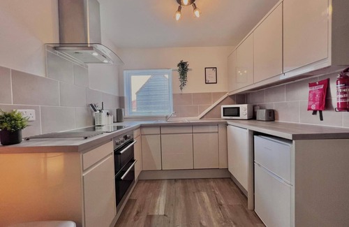 Worcester Apartment | Yastayzzz @Bransford Rd - 2 Bedroom modern apartment with Parking