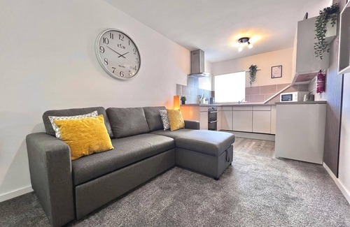 Worcester Apartment | Yastayzzz @Bransford Rd - 2 Bedroom modern apartment with Parking