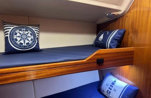 Lomo Quiebre Boat Rental | Yate Rock & Roll