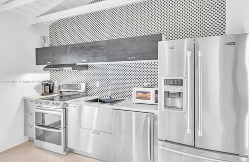 Oakland Park House | Ydarshhome