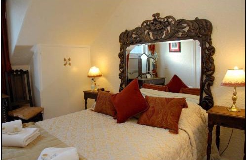 Castleton Hotel | Ye Olde Nags Head