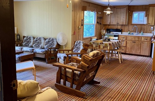 St. Helen Cabin | Year round cozy cabin on Trout haven Pond, close to trails & Lake St. Helen