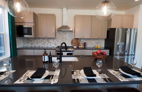 Mountain Green House | Year-Round Getaway by Snowbasin Hike, Ski & Relax