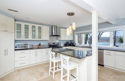 North Sea House | Year-Round Hamptons Waterfront, Renovated, Sunsets, Prime Location, Dock