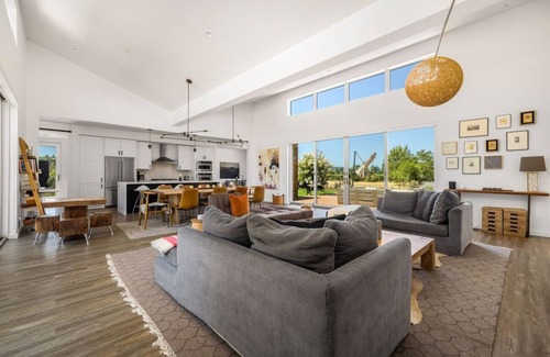 Kenwood Villa | Year-Round Heated Pool | Hot Tub | Fire Pit | Huge Lawn | Vineyard Views