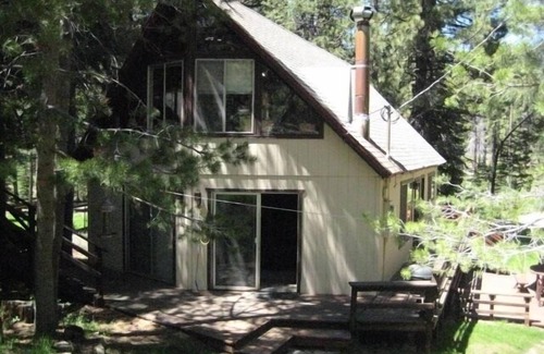 Tahoe Paradise Ski Chalet | Year-Round Lake Tahoe Getaway - Comfortable and Spacious! Spring Discount!