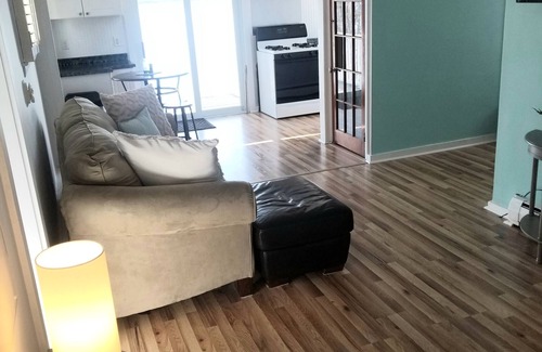 Portsmouth Cottage | Year-round Newly Renovated Waterfront Cottage on Blue Bill Cove
