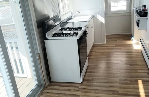 Portsmouth Cottage | Year-round Newly Renovated Waterfront Cottage on Blue Bill Cove