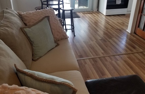 Portsmouth Cottage | Year-round Newly Renovated Waterfront Cottage on Blue Bill Cove