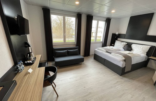 Guenzburg Hotel | Yebs Hotel