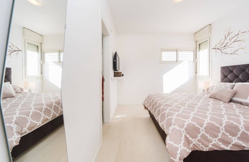 Old North Apartment | Yehoshu'a Bin Nun 68 · Beautifully Designed 3BD W/ City View and Parking