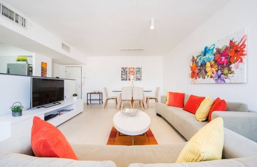 Old North Apartment | Yehoshu'a Bin Nun 68 · Beautifully Designed 3BD W/ City View and Parking