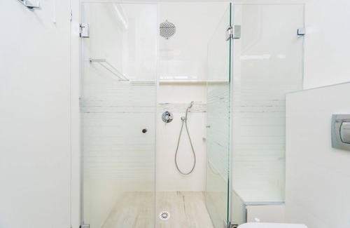 Old North Apartment | Yehoshu'a Bin Nun 68 · Beautifully Designed 3BD W/ City View and Parking