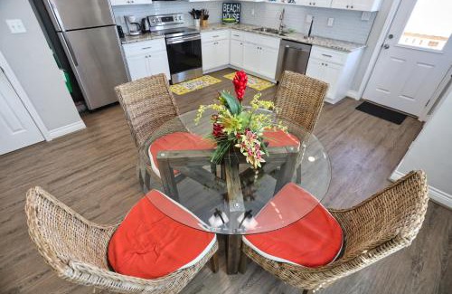 Galveston House | Yellow Beach Haven, Decks, Views, Mere Steps to Sand