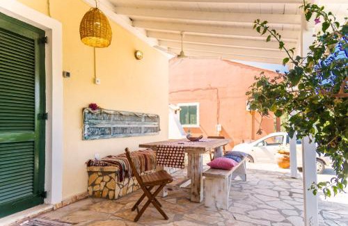 Molos Apartment | Yellow Bike House