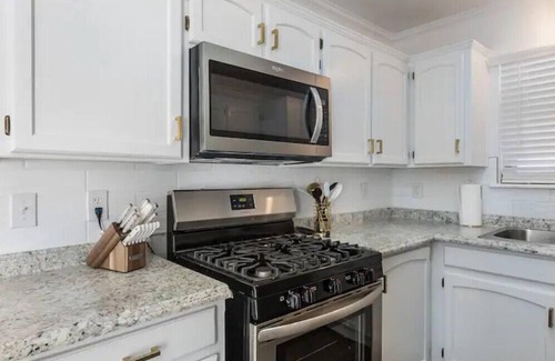 Amarillo House | Yellow City Retreat near hospitals, dining & I-40!