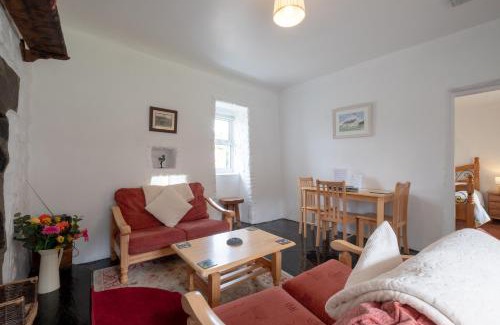 Lisdoonvarna House | Yellow Cottage, Doolin