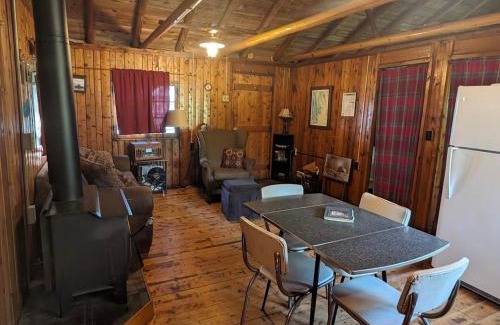 Kewadin House | Yellow Cottage - Trick's Resort