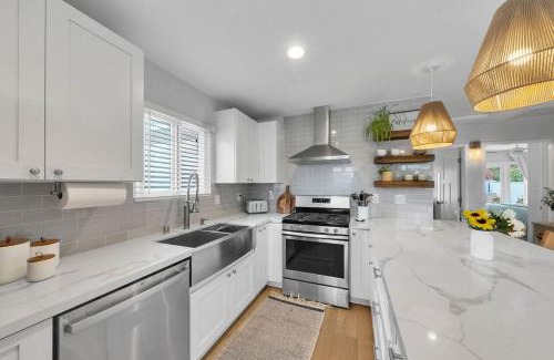 Encinitas House | Yellow Door Beach House close to Moonlight Beach and LEGO Land