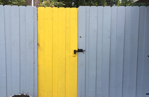 Talahi Island Cottage | Yellow door carriage house