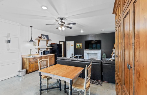 Kingsland House | Yellow Door on the Llano