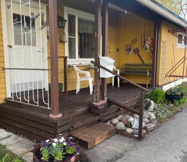 Kemi Apartment | Yellow dream house - 3 min from highway, sauna, big private parking