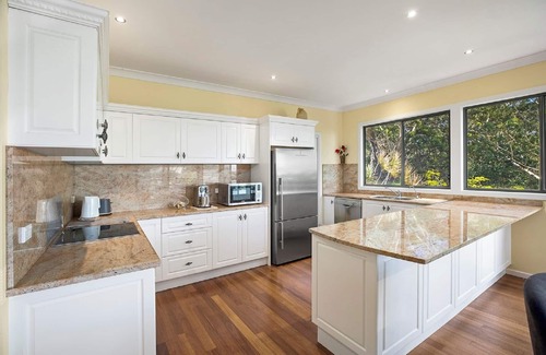 Valla Beach House | Yellow Fin - Close to the beach with ocean glimpse