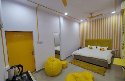 Gomti Nagar House | Yellow Inn Guest House